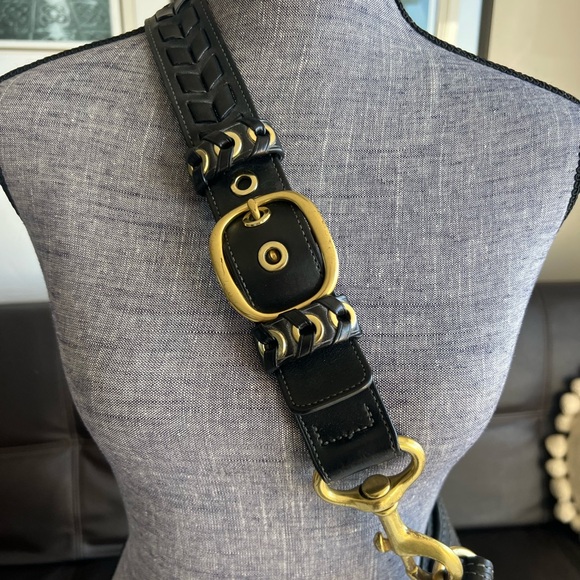 COACH | EXCELLENT CONDITION! Bleecker Black Signature Bucket Bag - Picture 5 of 15